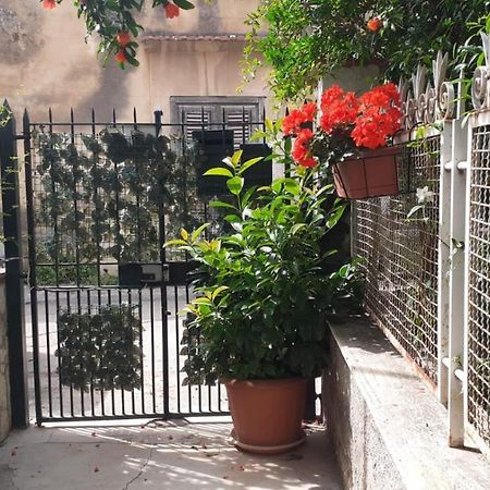 Charming Apartment In Mondello Палермо Екстериор снимка