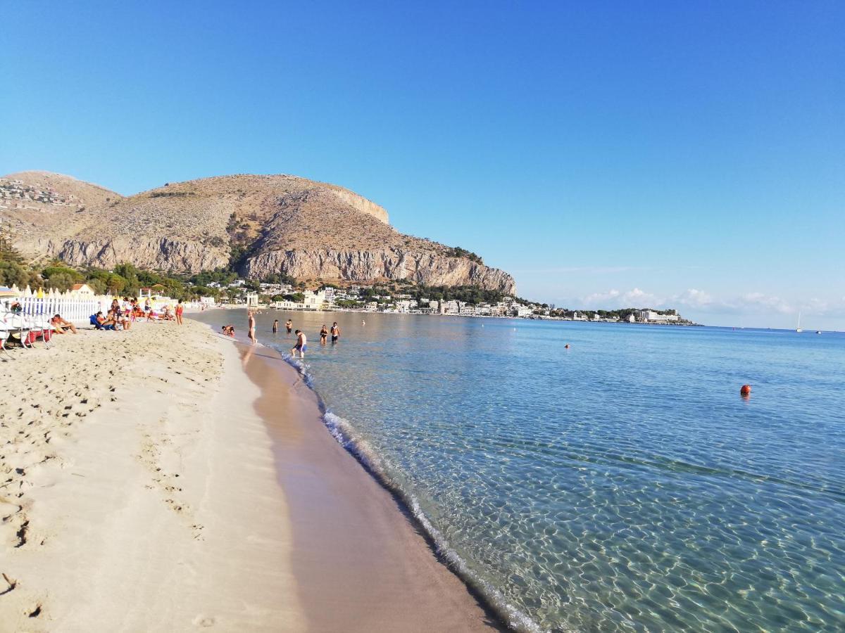 Charming Apartment In Mondello Палермо Екстериор снимка