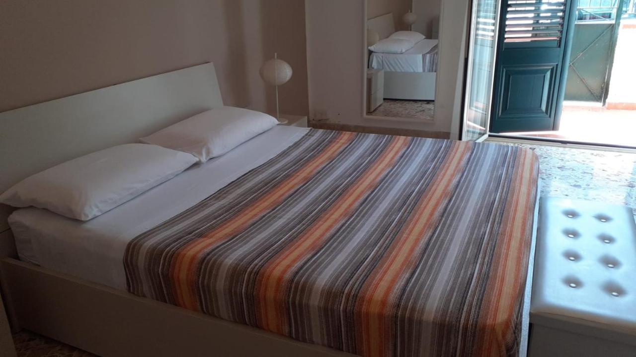 Charming Apartment In Mondello Палермо Екстериор снимка